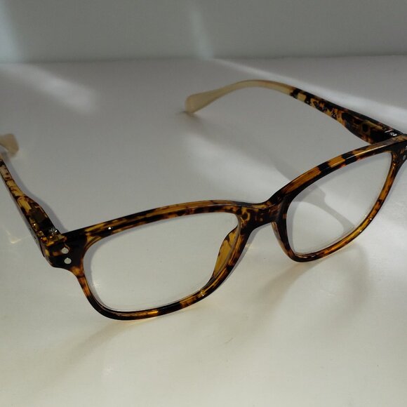Tortoise Shell Women's Glasses - Picture 9 of 9